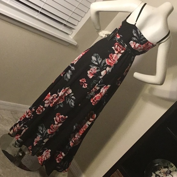 Nwt LULU’ S FLORAL  FLIRTATION WRAP DRESS SIZE SMALL - Picture 4 of 4